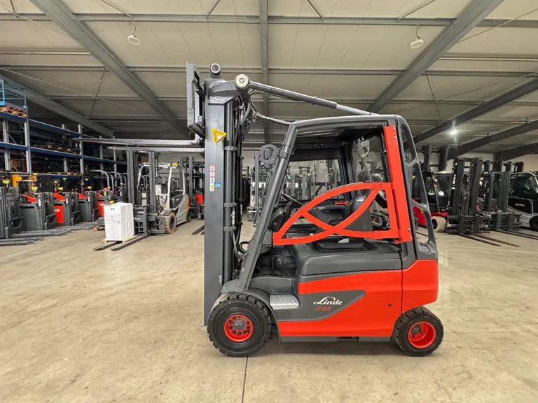 2019 Service + UVV 04/2027 Linde E25 EVO 2.500kg Triplex 548cm 4.Ventil Elektrostapler Gabelstapler 5.007 Stunden